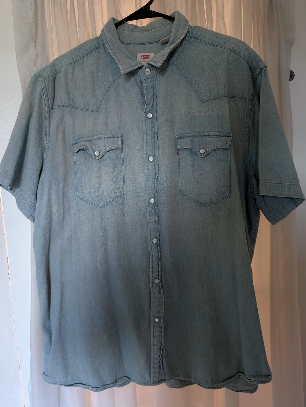 Levi's Men’s Light Blue Denim Short-Sleeve Shirt